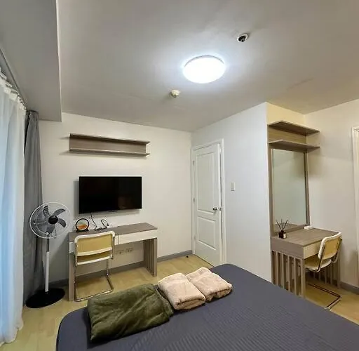 Spacious 2-bedroom Corner Unit Across Shangri-la