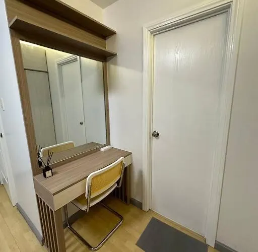 Spacious 2-bedroom Corner Unit Across Shangri-la Apartment *