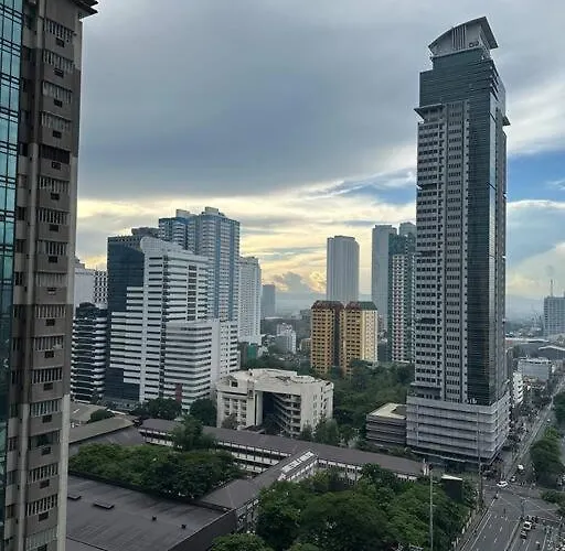 Spacious 2-bedroom Corner Unit Across Shangri-la *