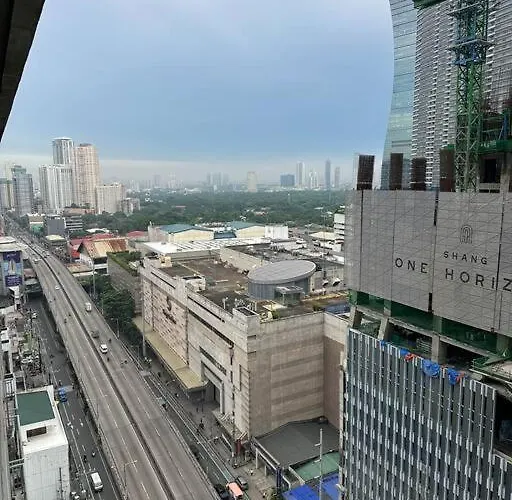 Apartment Spacious 2-bedroom Corner Unit Across Shangri-la Manila